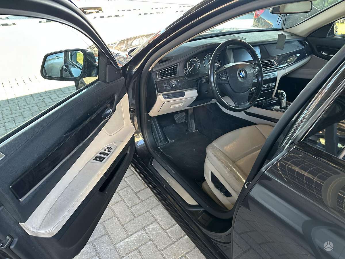 BMW 730, 3.0 l., Седан