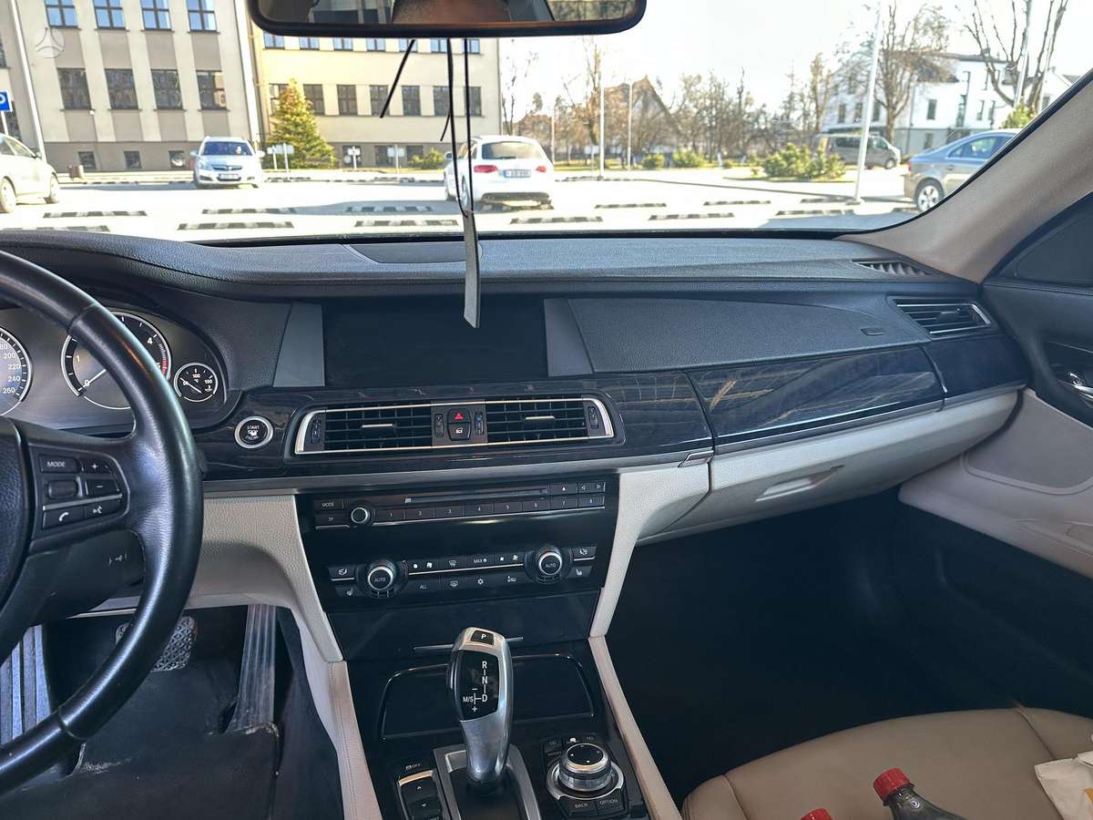 BMW 730, 3.0 l., Седан