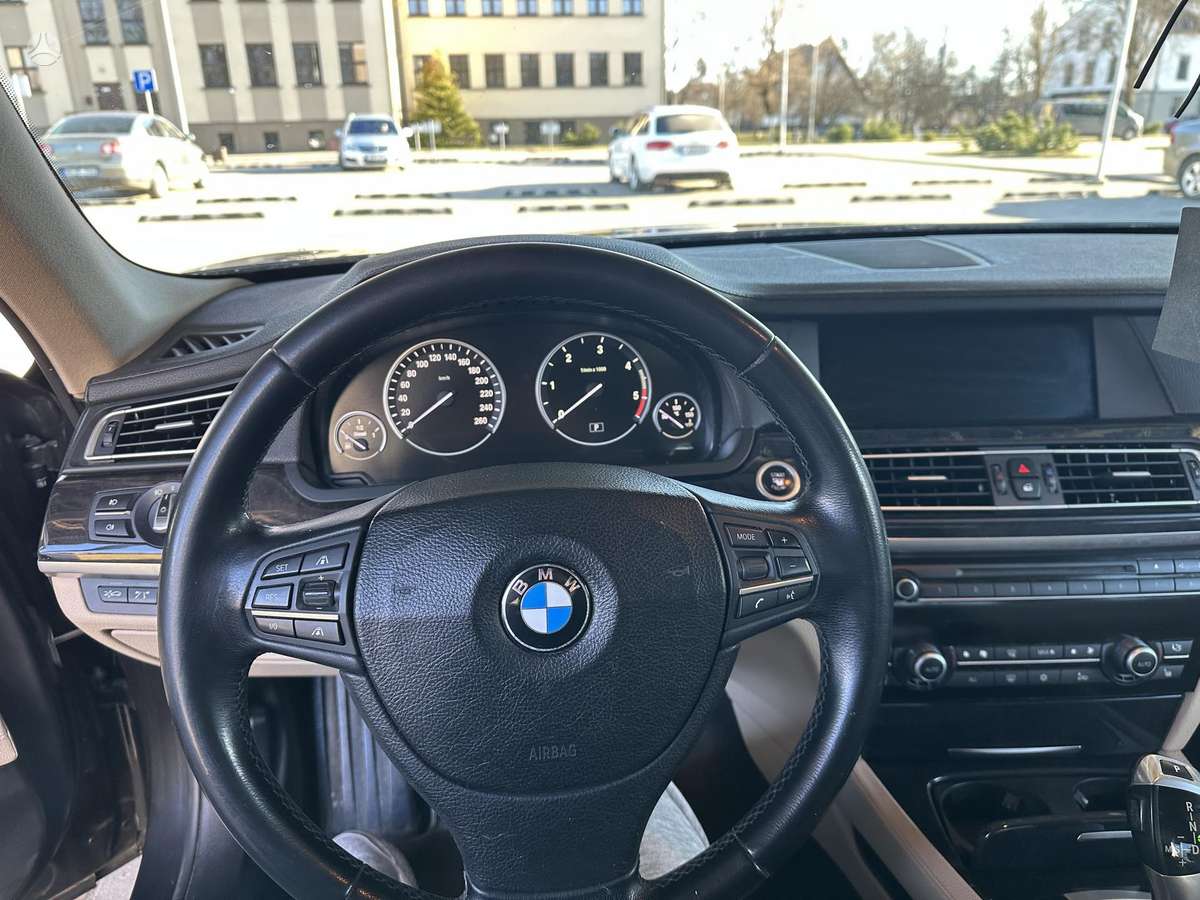 BMW 730, 3.0 l., Седан