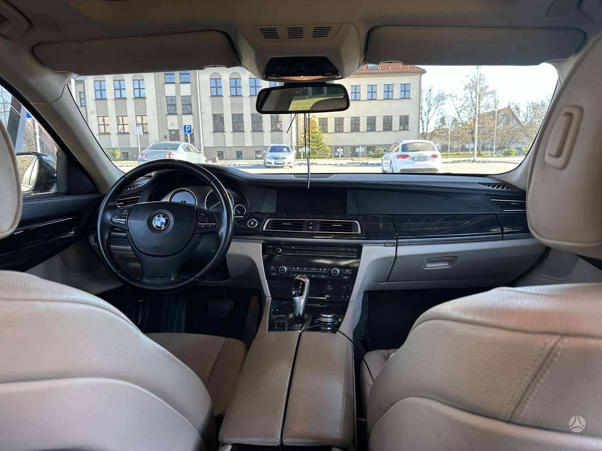 BMW 730, 3.0 l., Седан