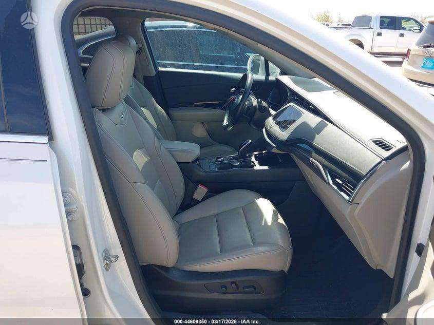 Cadillac XT4, 2.0 l., off-road / crossover