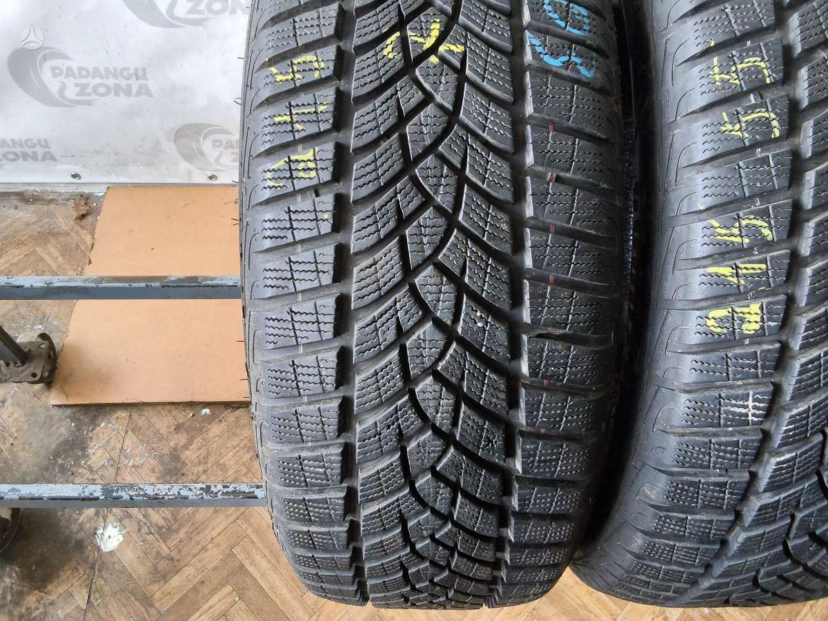 Goodyear Ultra Grip performance+, winter 215/55 R17