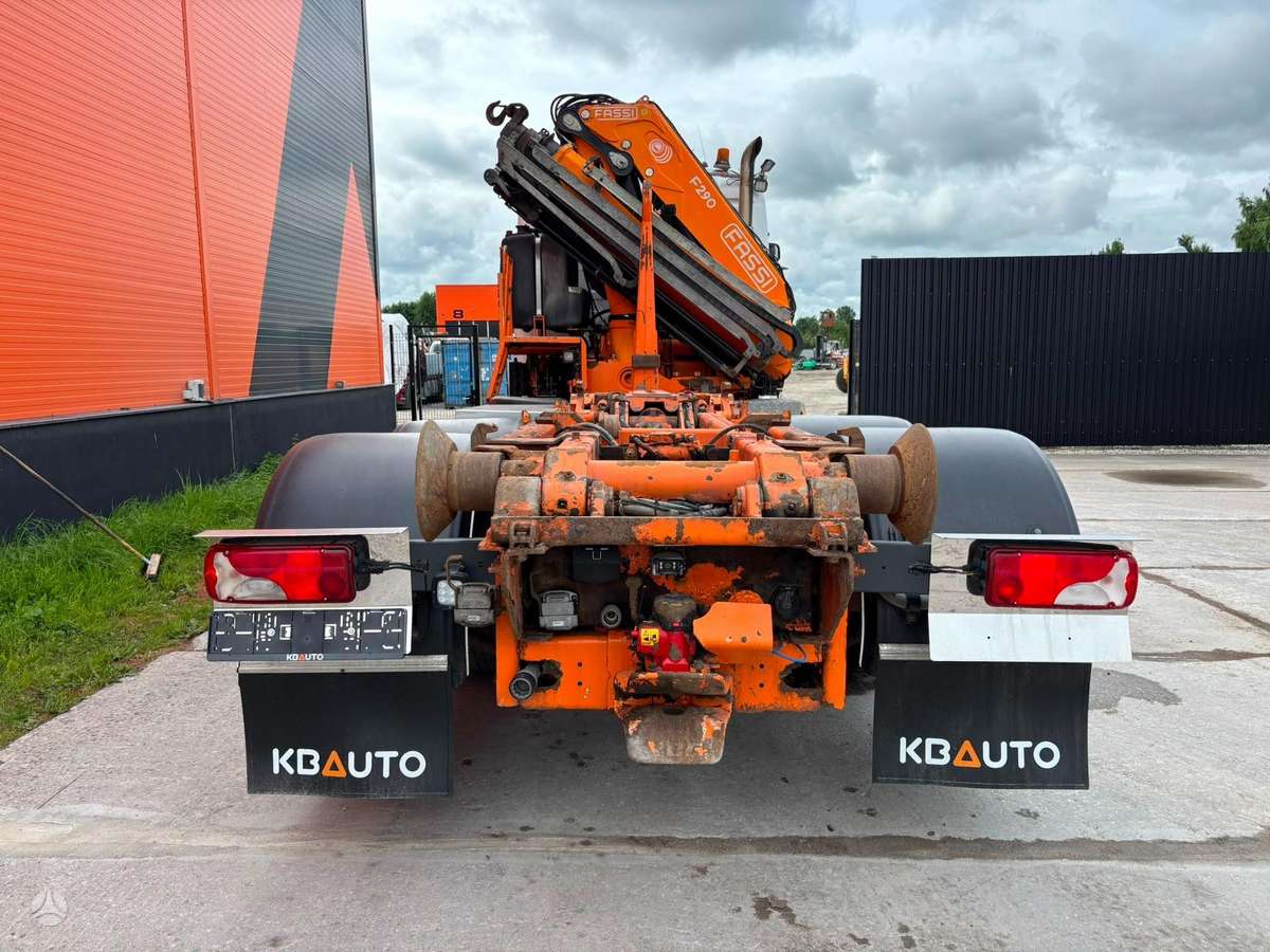 Scania R 420 8x2*6, с краном