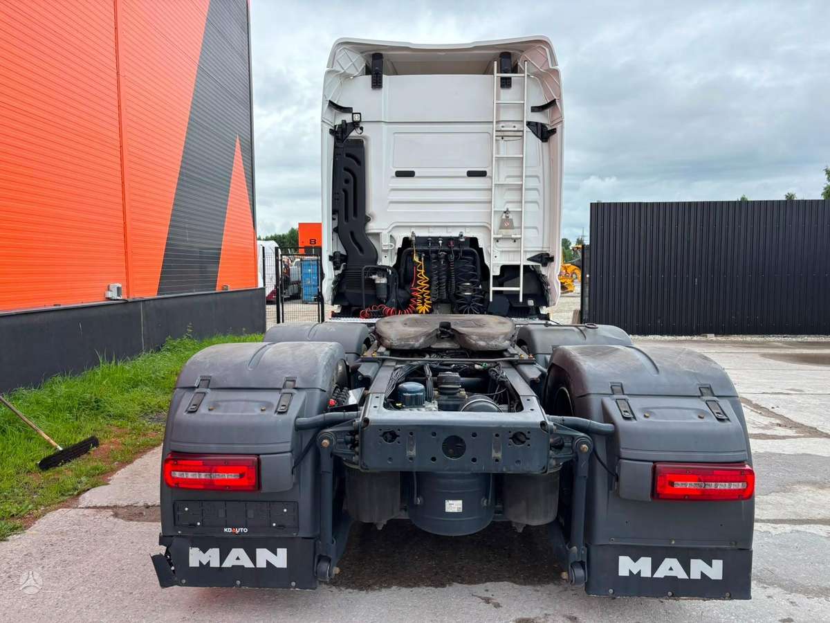 MAN TGX 28.510 6x2, single sleeper