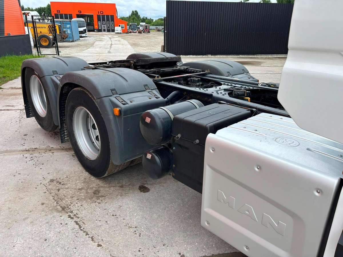 MAN TGX 28.510 6x2, single sleeper