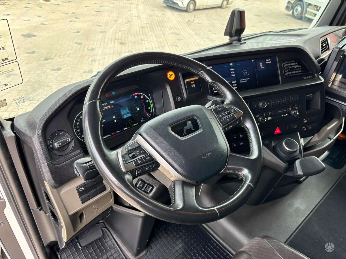 MAN TGX 28.510 6x2, single sleeper