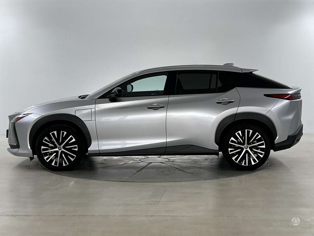 Lexus RZ 450e, off-road / crossover