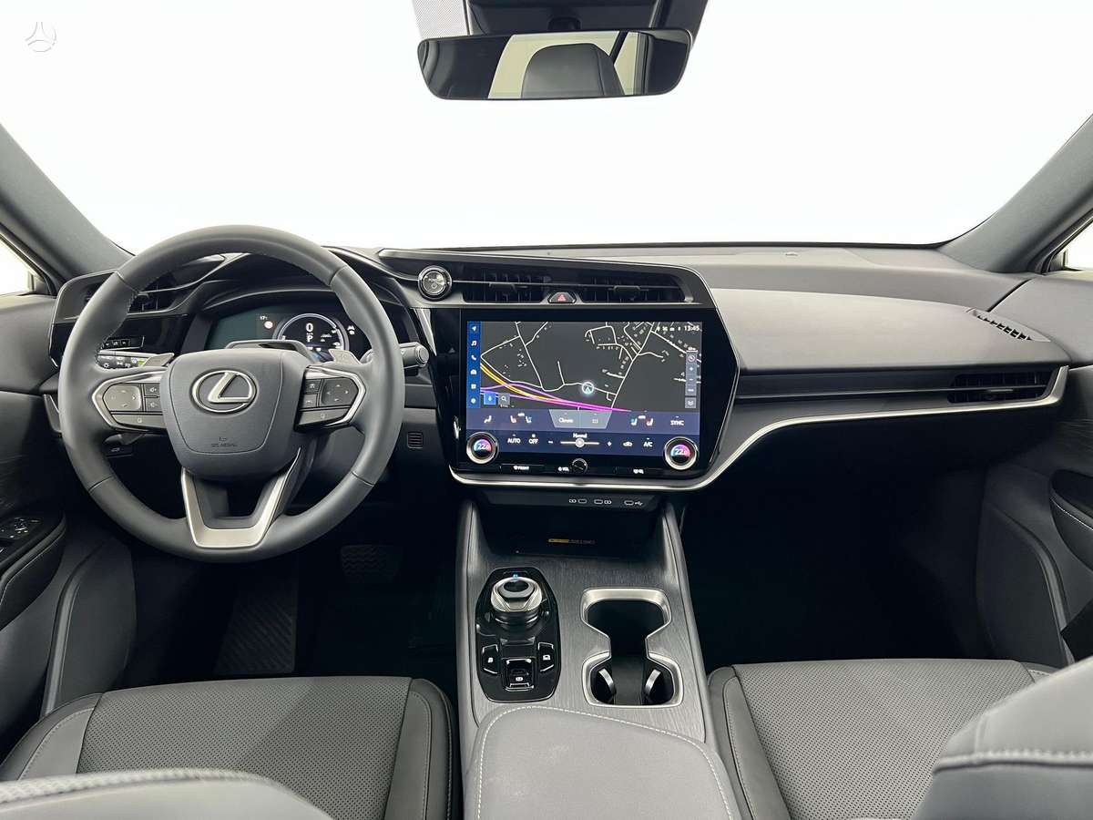 Lexus RZ 450e, off-road / crossover