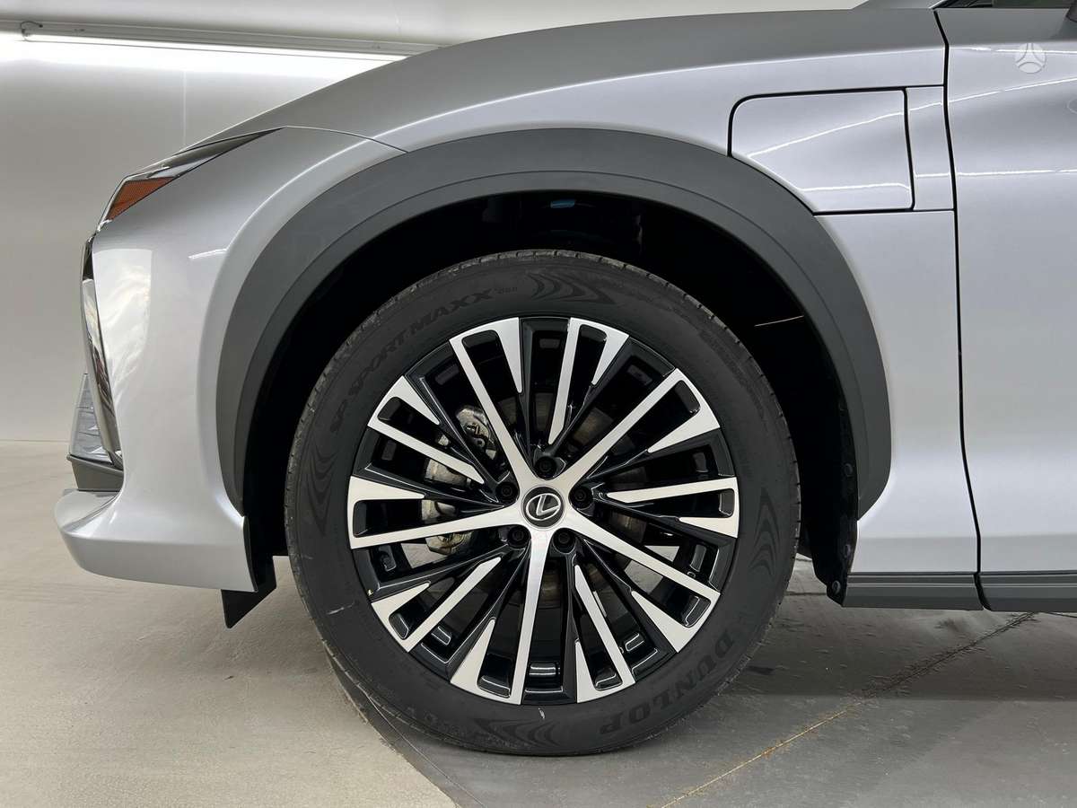 Lexus RZ 450e, off-road / crossover