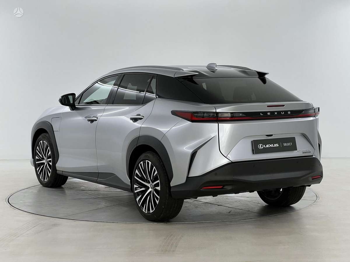 Lexus RZ 450e, off-road / crossover