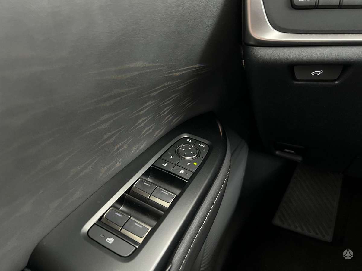 Lexus RZ 450e, off-road / crossover