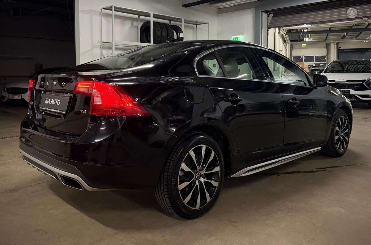 Volvo S60, 2.0 l., Седан