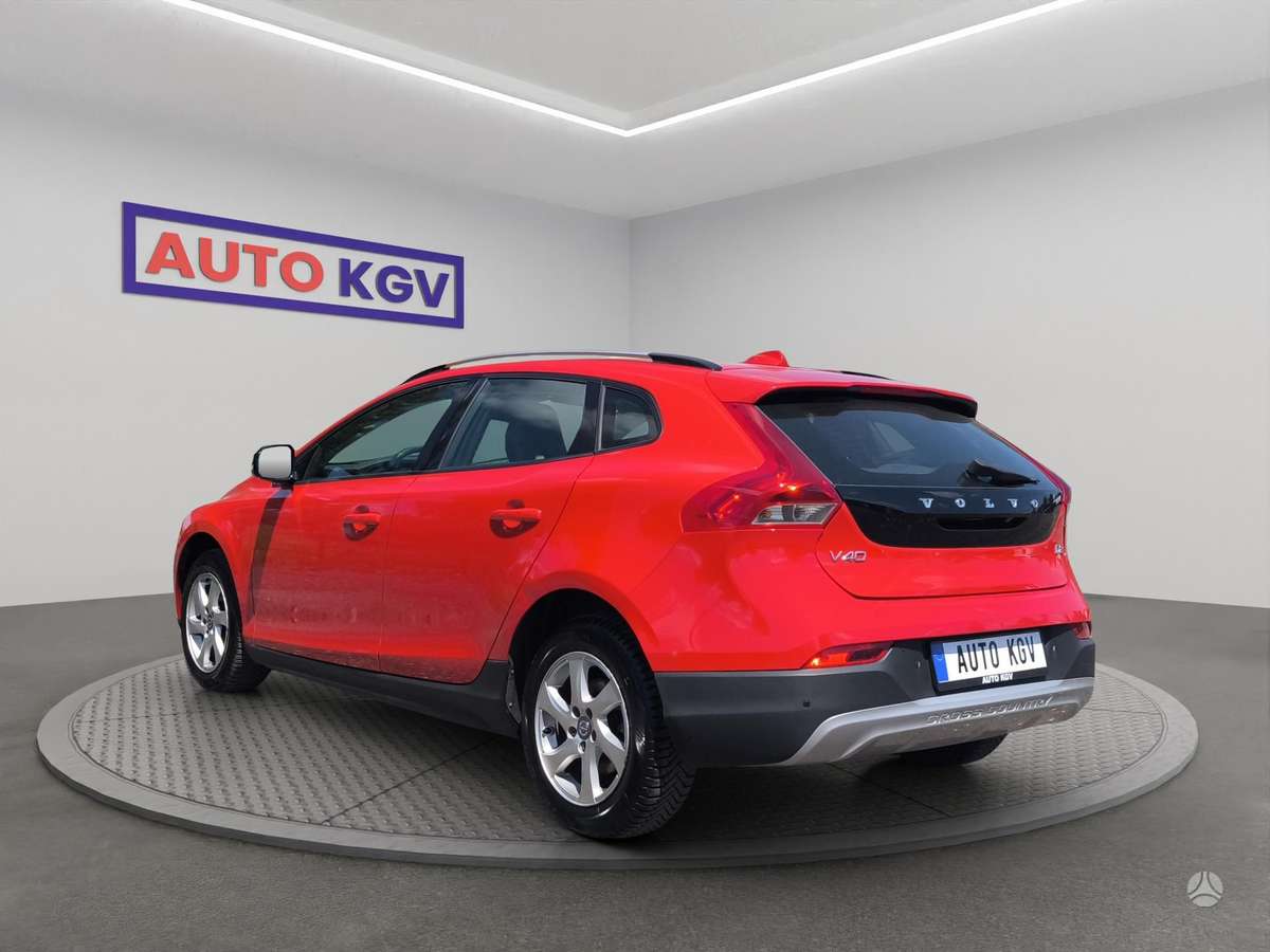 Volvo V40, 1.6 l., hatchback