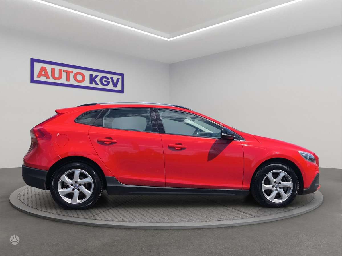 Volvo V40, 1.6 l., hatchback