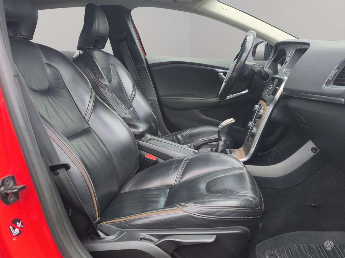 Volvo V40, 1.6 l., hatchback
