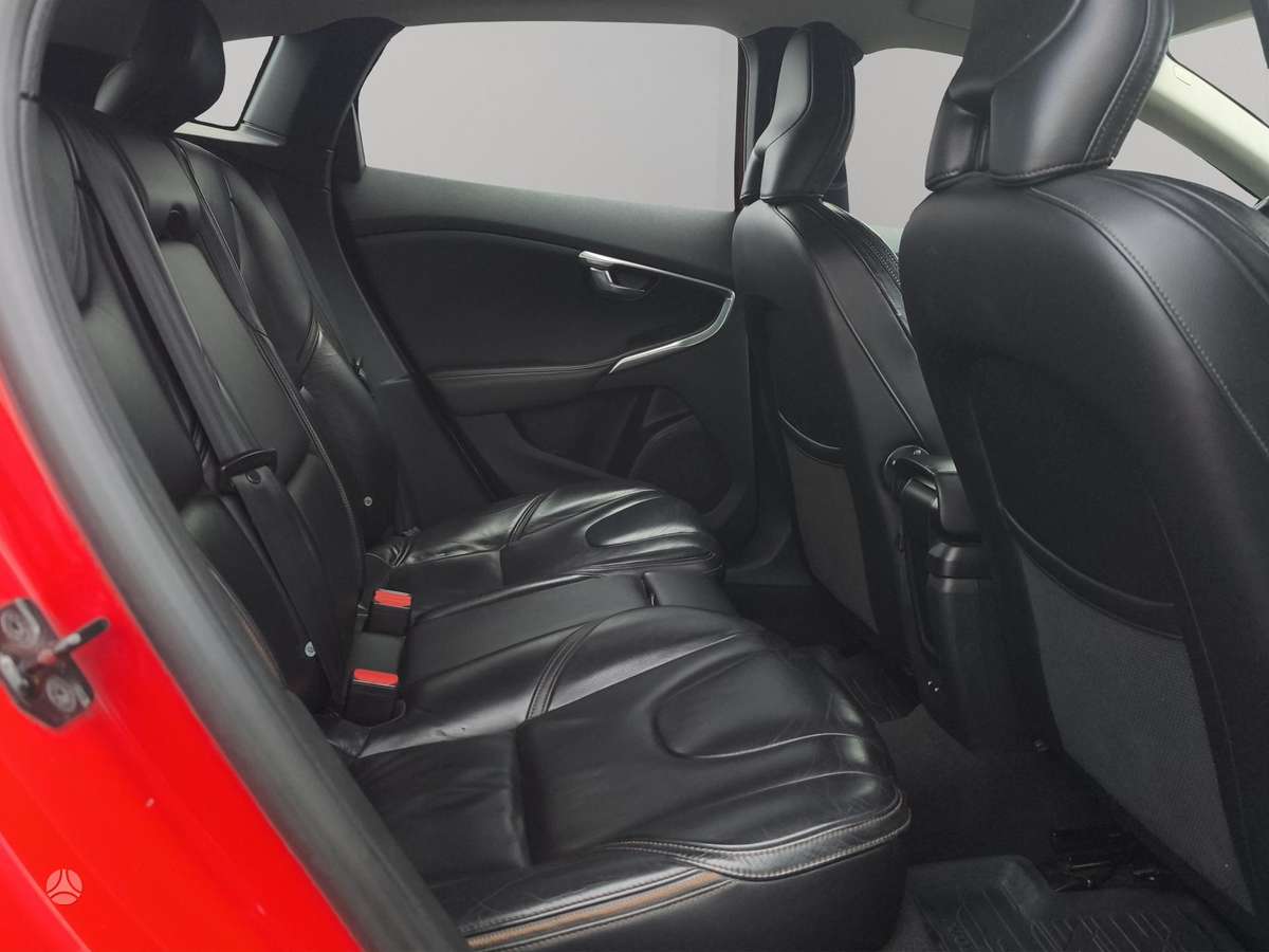 Volvo V40, 1.6 l., hatchback
