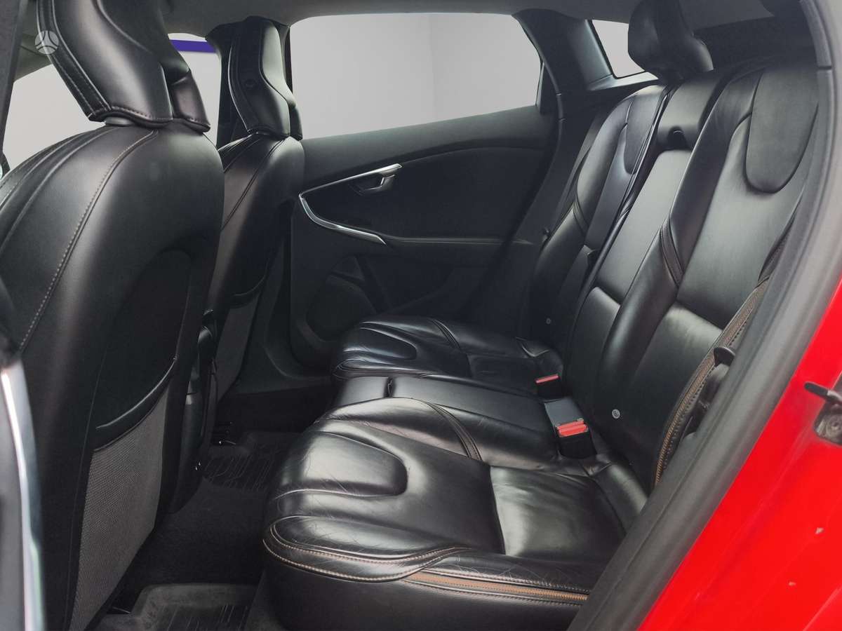 Volvo V40, 1.6 l., hatchback