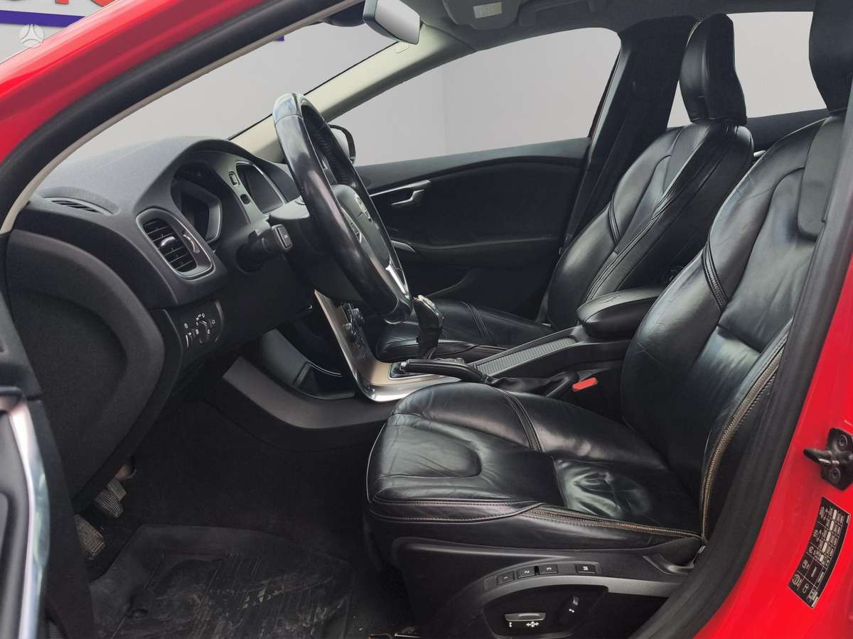 Volvo V40, 1.6 l., hatchback