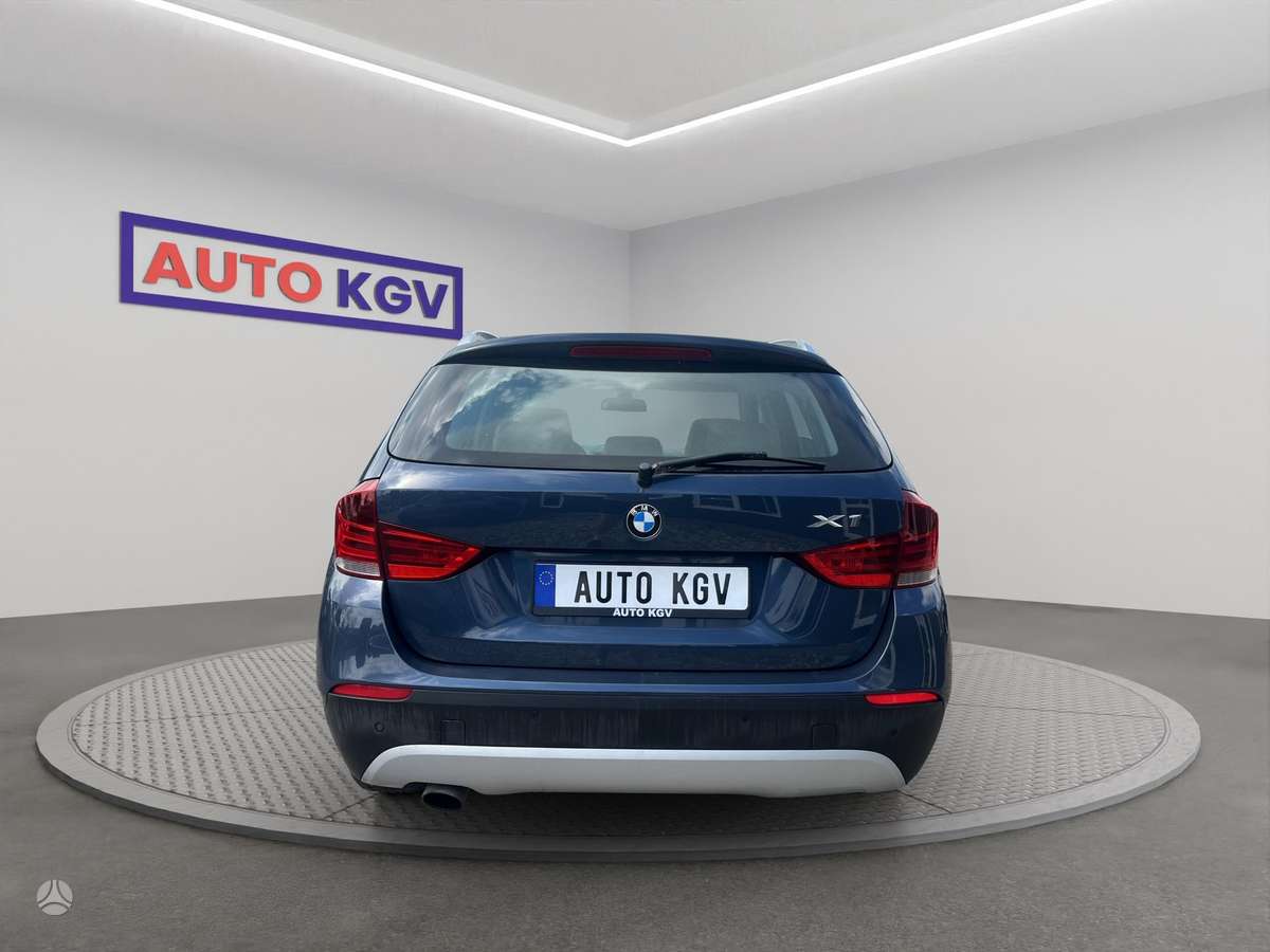 BMW X1, 2.0 l., off-road / crossover
