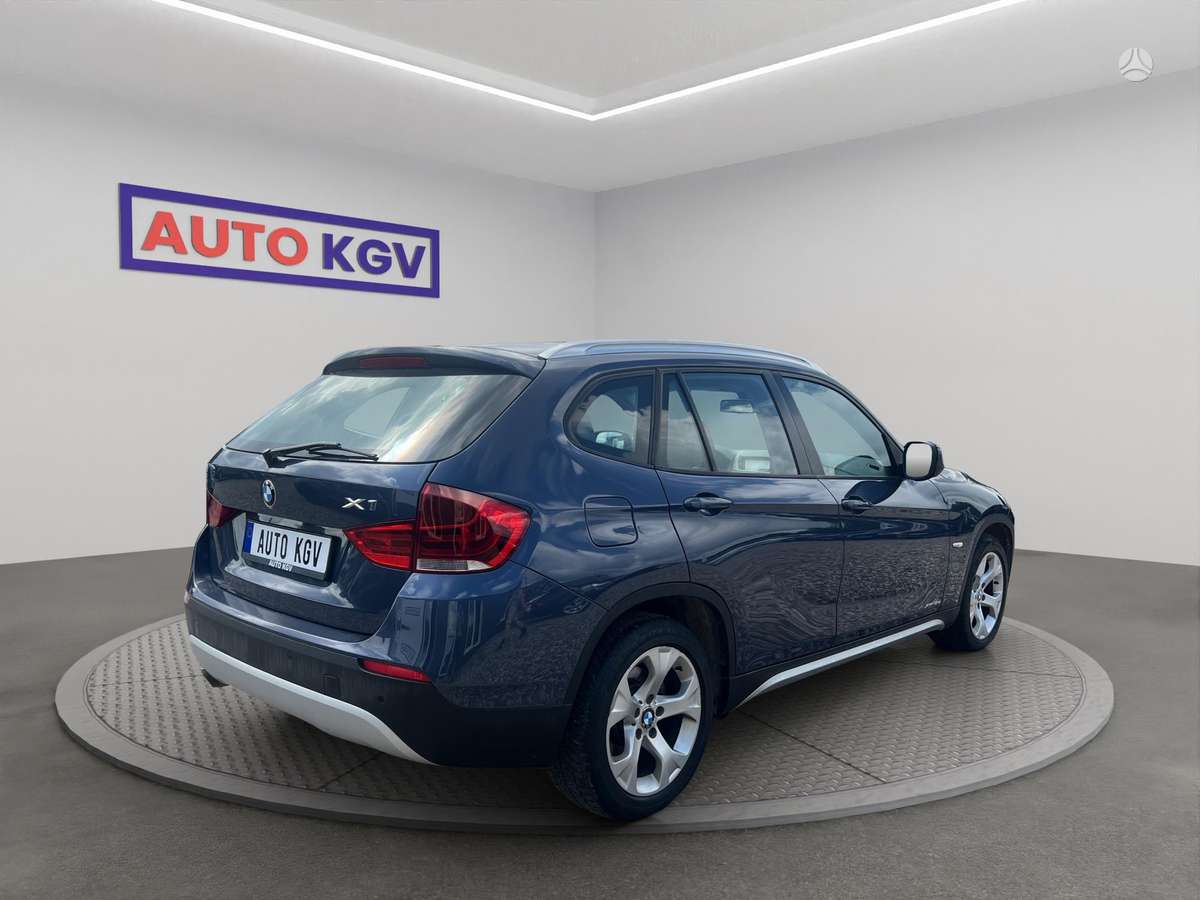 BMW X1, 2.0 l., off-road / crossover
