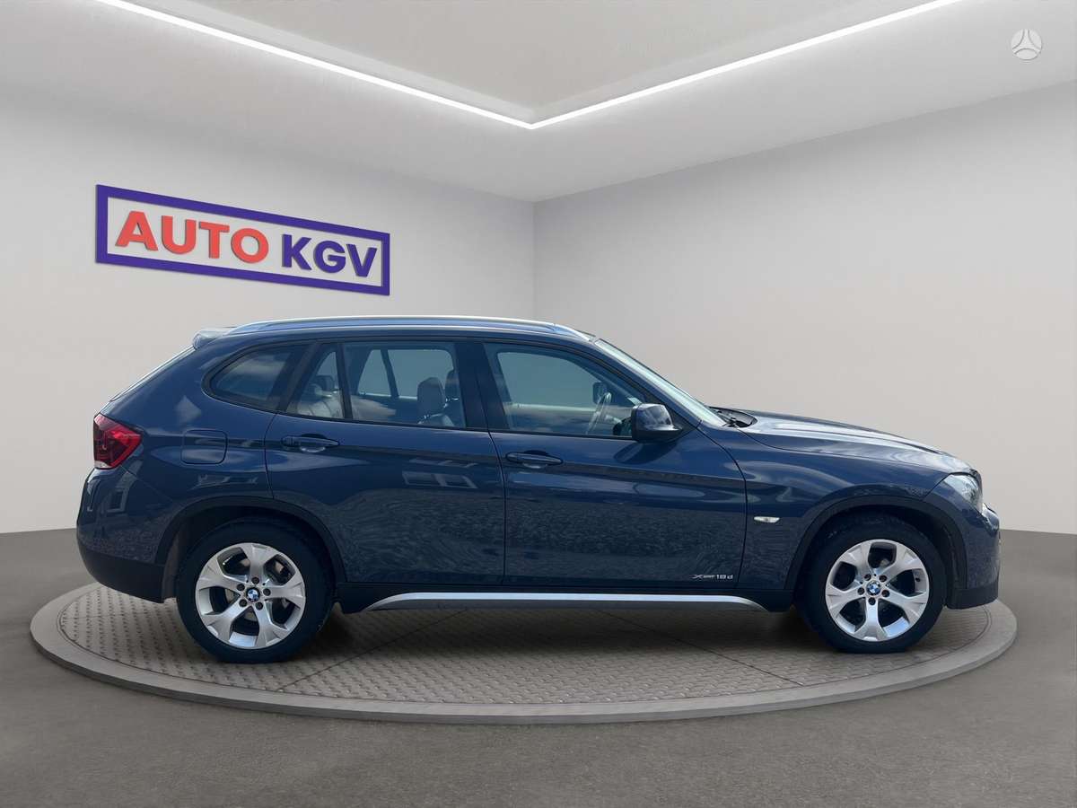 BMW X1, 2.0 l., off-road / crossover