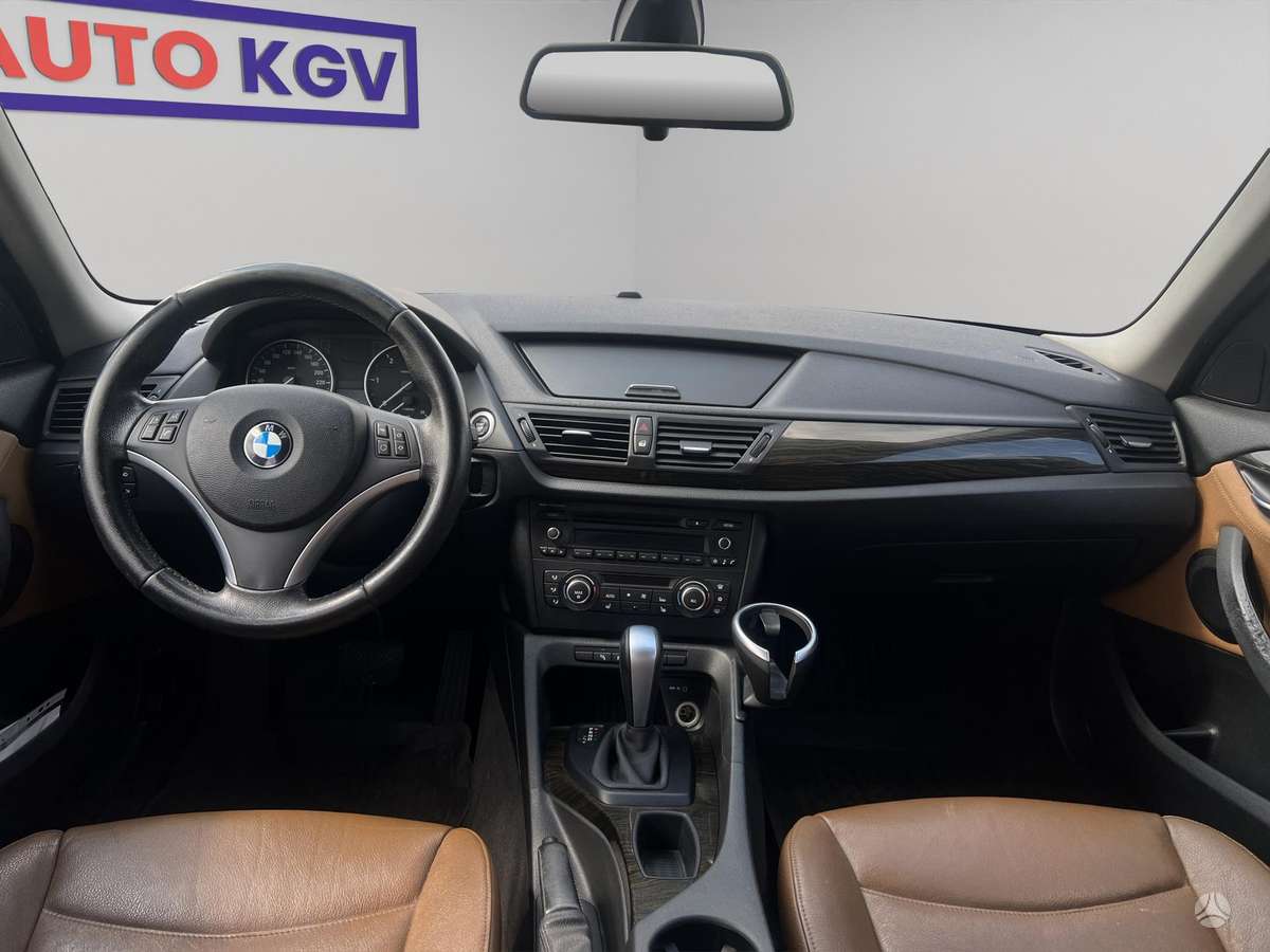BMW X1, 2.0 l., off-road / crossover