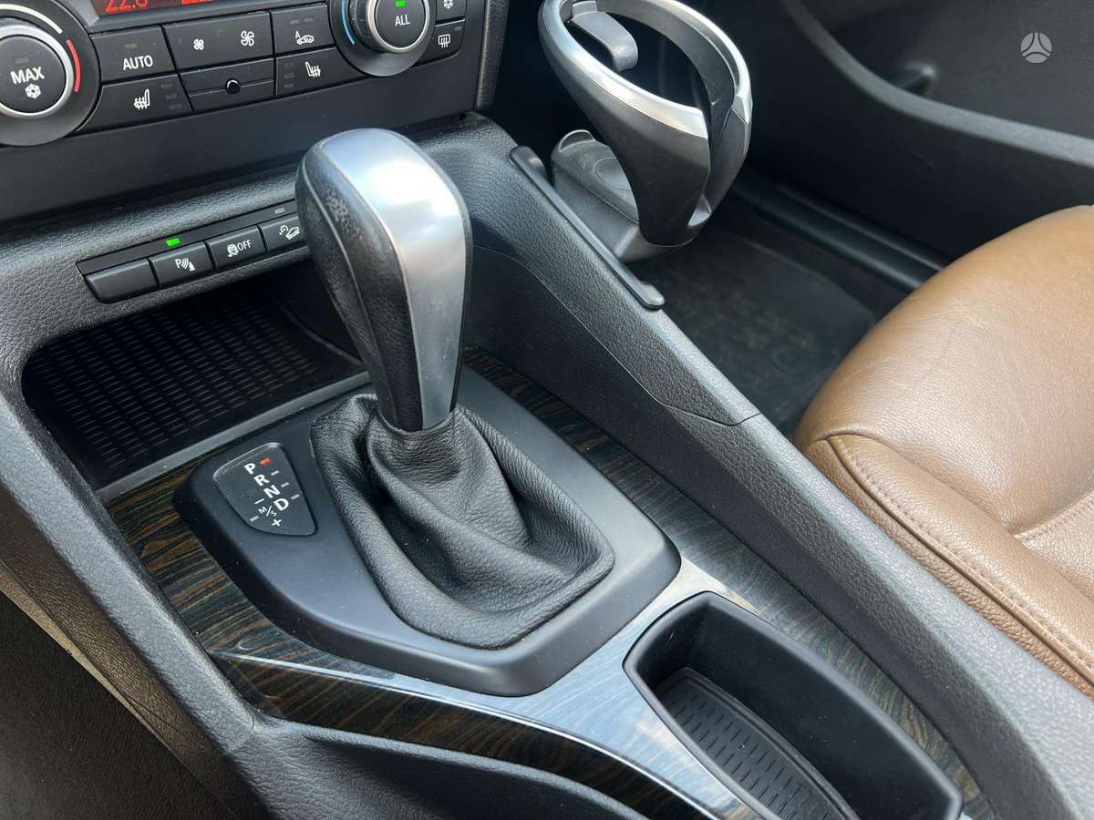 BMW X1, 2.0 l., off-road / crossover