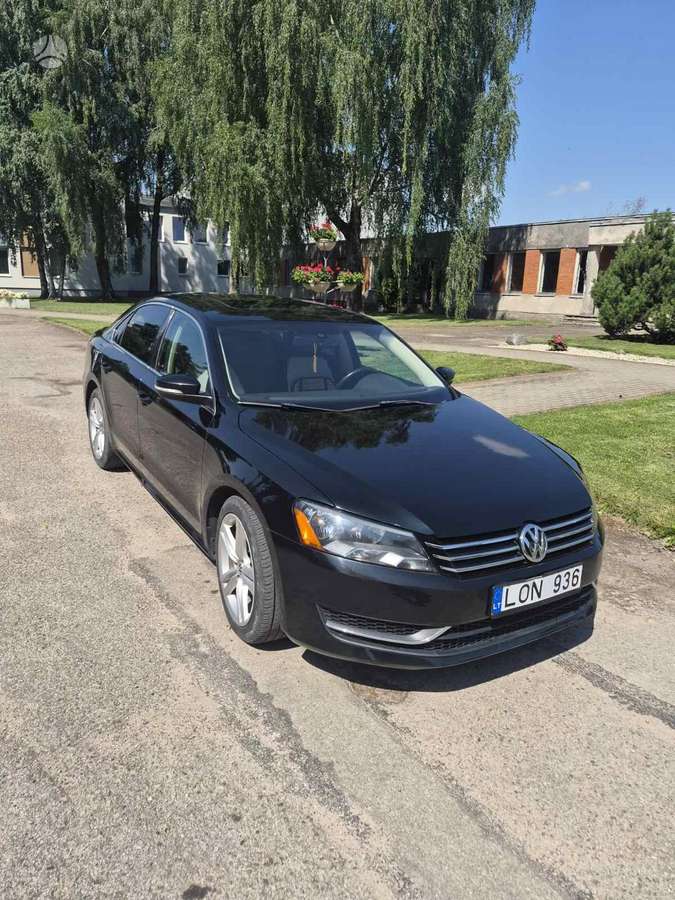 Volkswagen Passat - 1