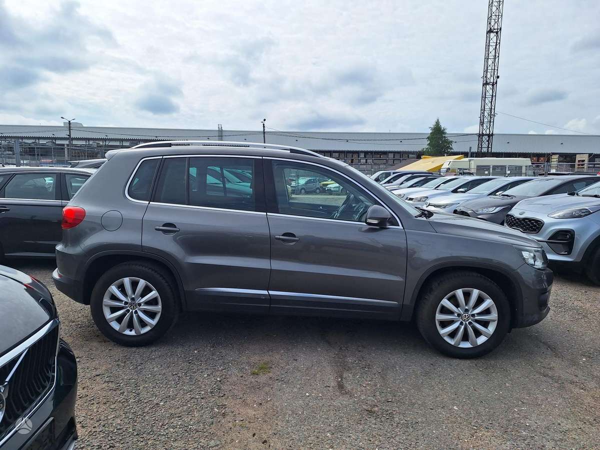 Volkswagen Tiguan - 2