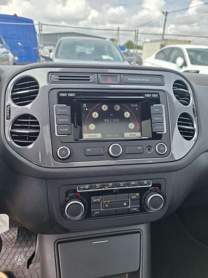 Volkswagen Tiguan - 12
