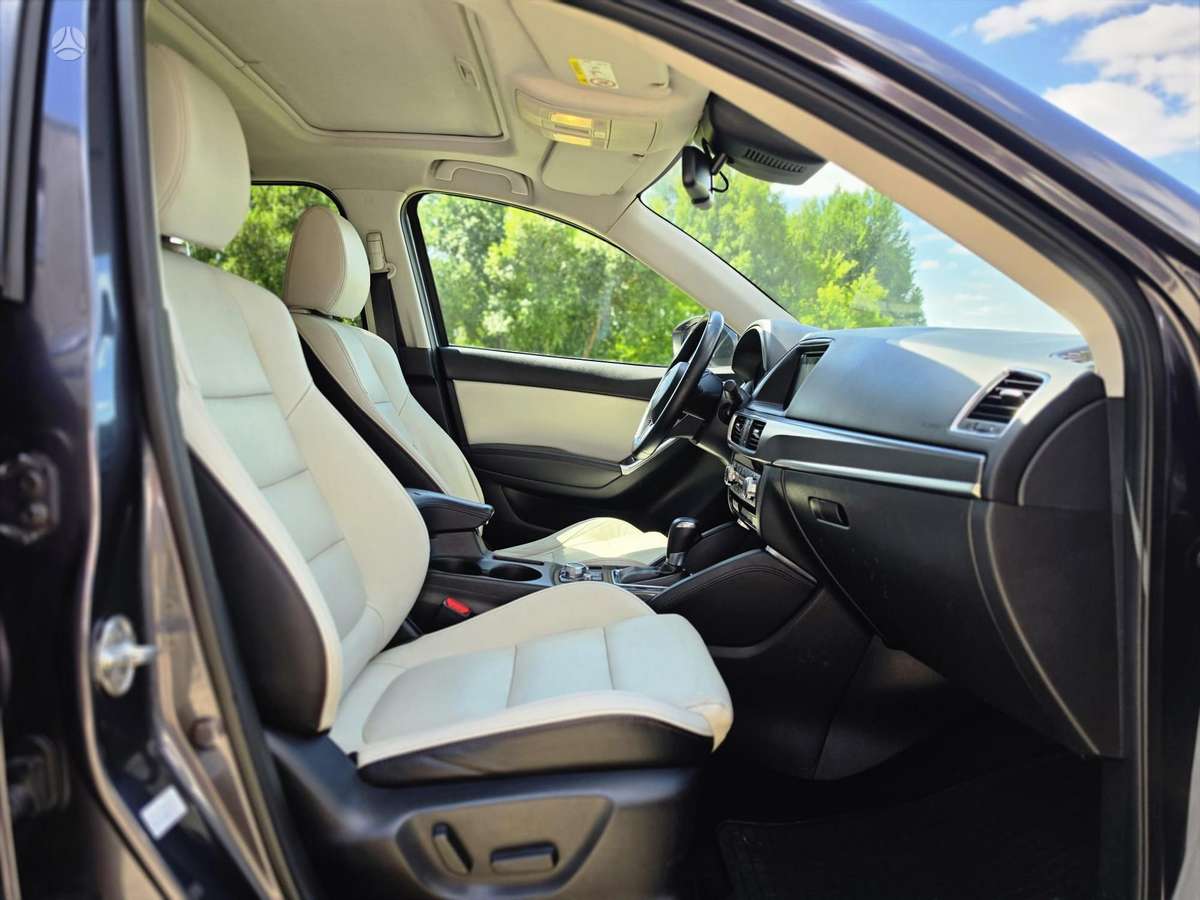 Mazda CX-5, 2.2 l., off-road / crossover