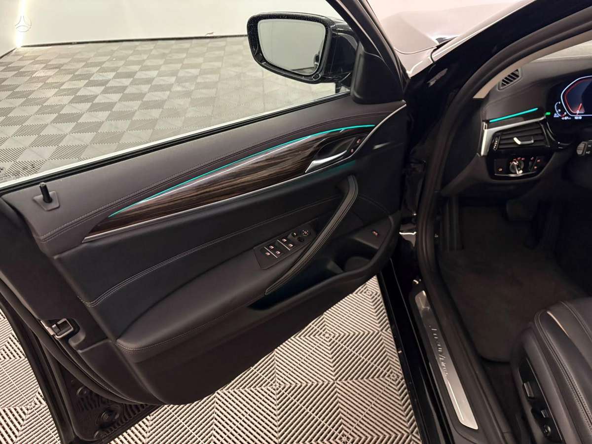 BMW 520, 2.0 l., Седан