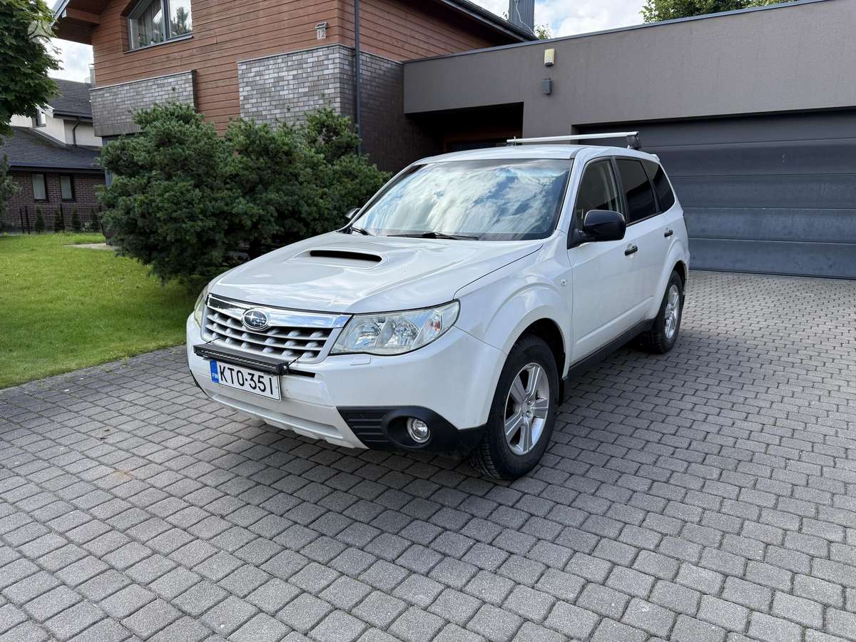Subaru Forester, 2.5 l., off-road / crossover