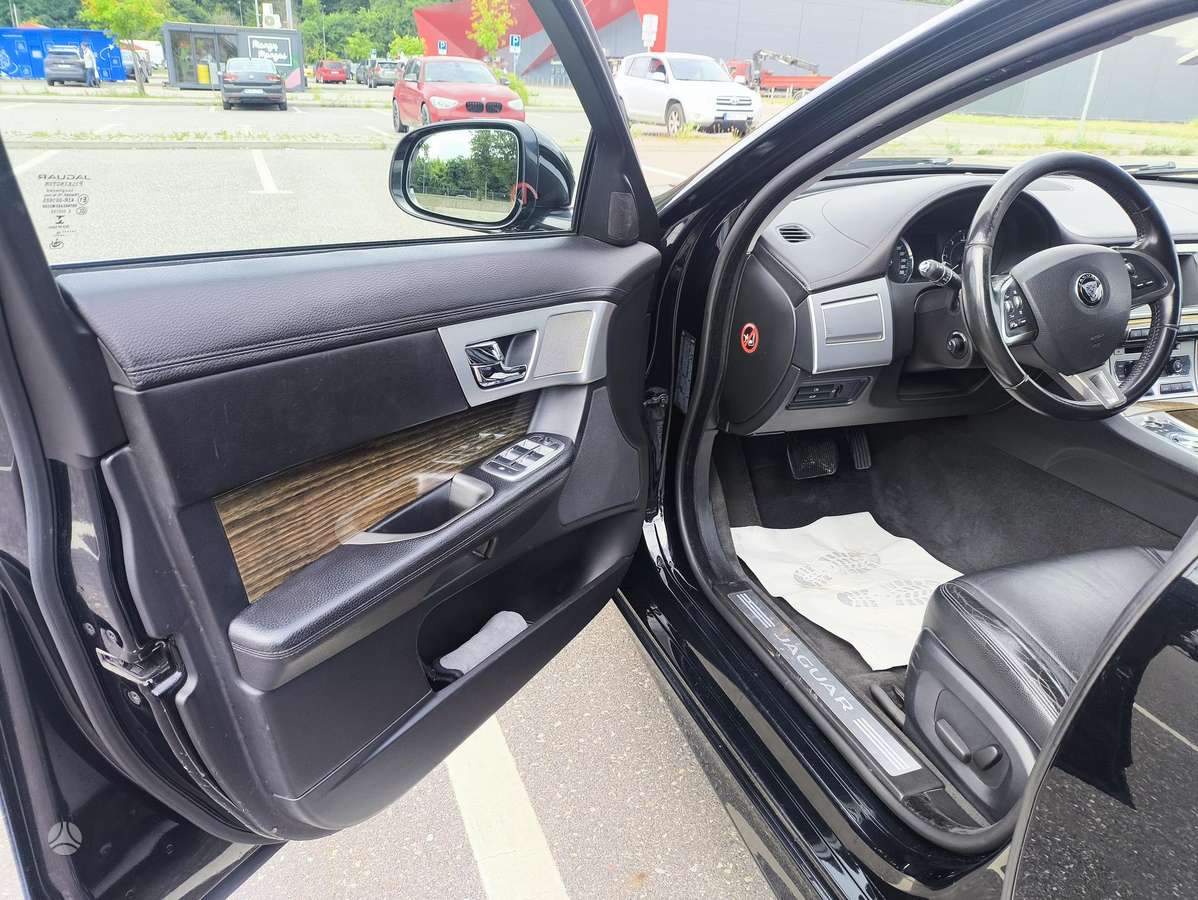 Jaguar XF, 2.2 l., Седан
