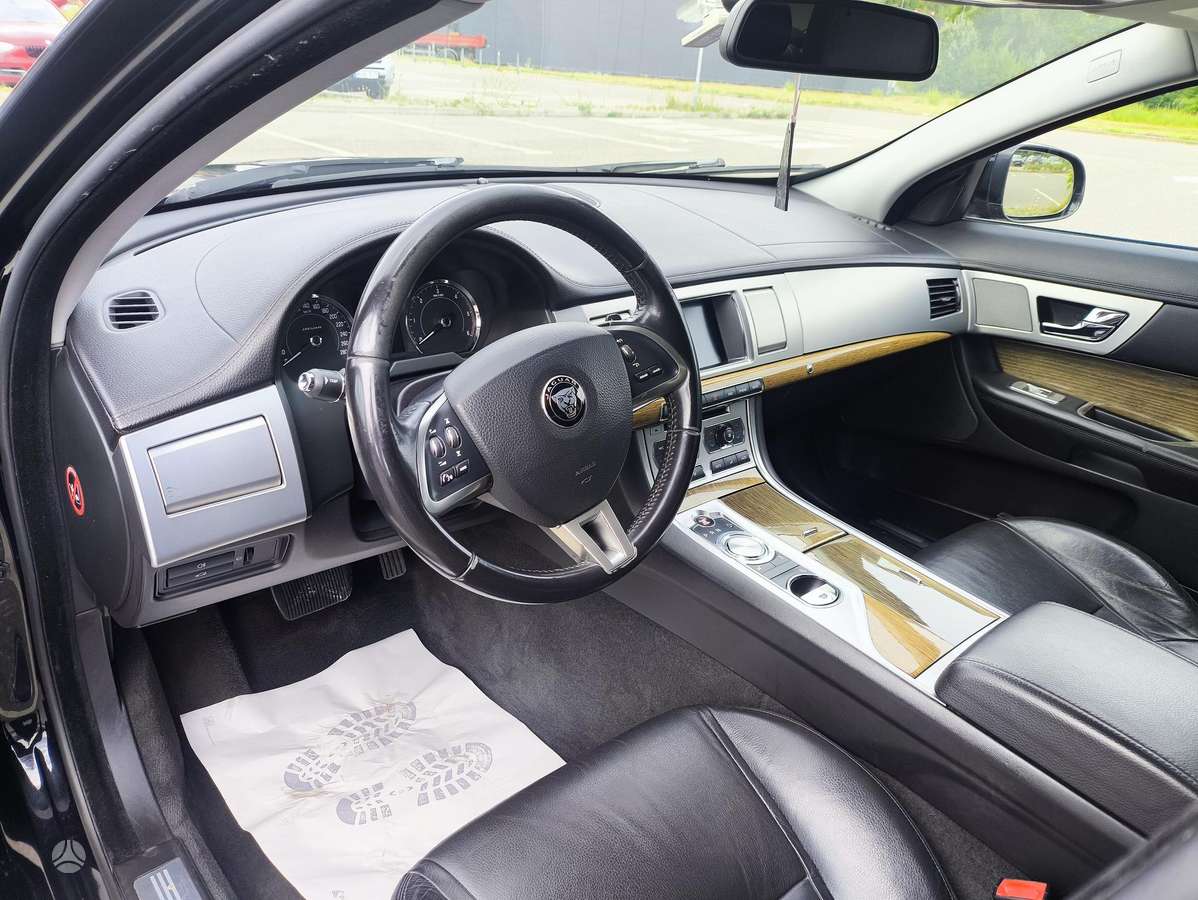 Jaguar XF, 2.2 l., Седан