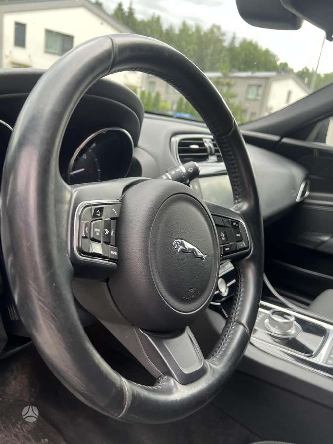 Jaguar XE, 2.0 l., Седан