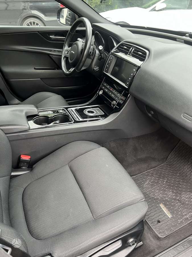 Jaguar XE, 2.0 l., Седан