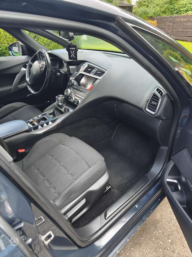 Citroen DS5, 1.6 l., hatchback
