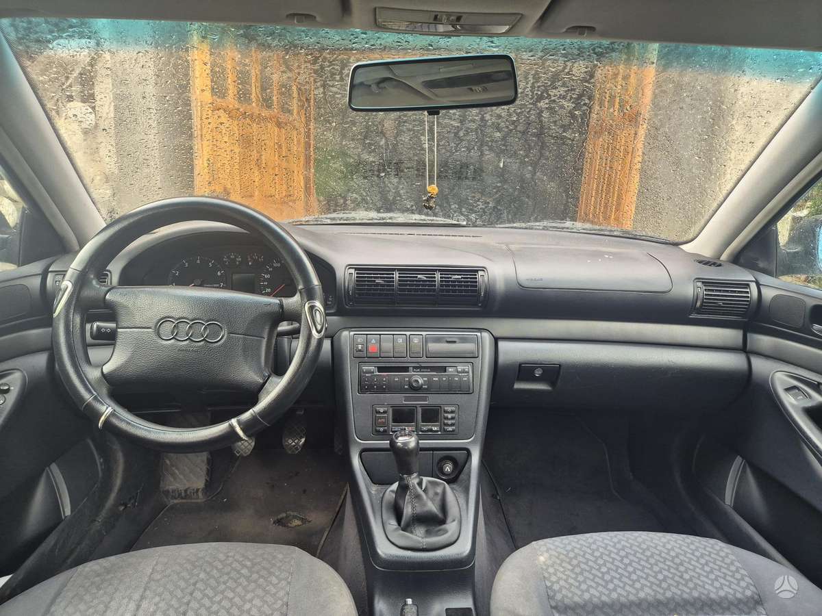 Audi A4, 1.6 l., Седан