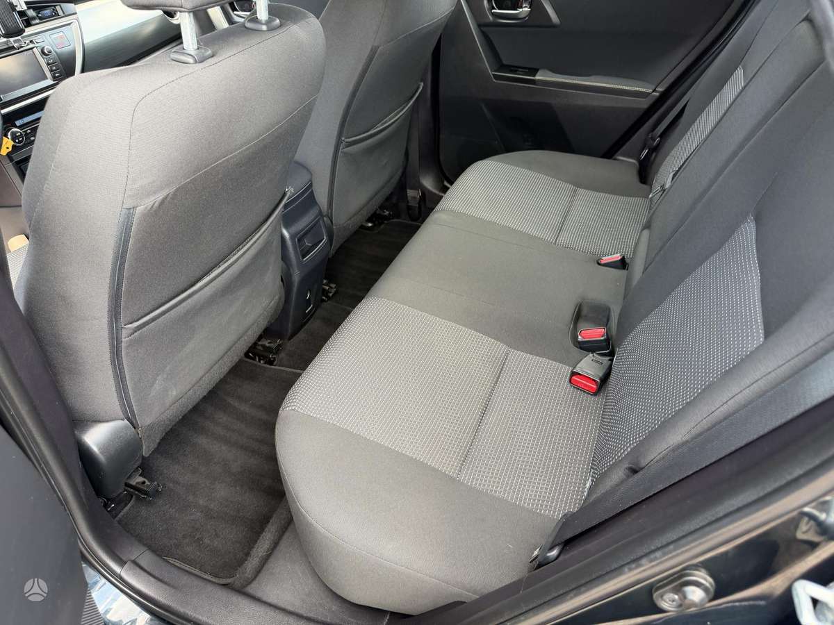 Toyota Auris, 2.0 l., Универсал