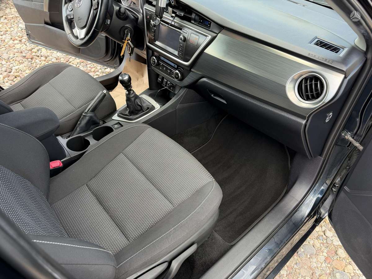 Toyota Auris, 2.0 l., Универсал