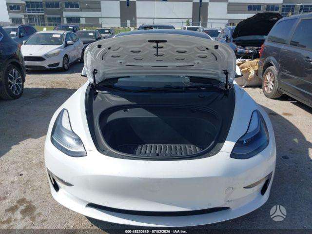 Tesla Model 3, saloon / sedan