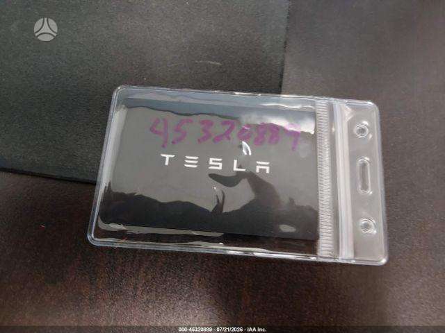 Tesla Model 3, Седан