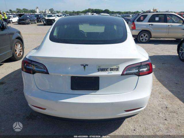 Tesla Model 3, saloon / sedan