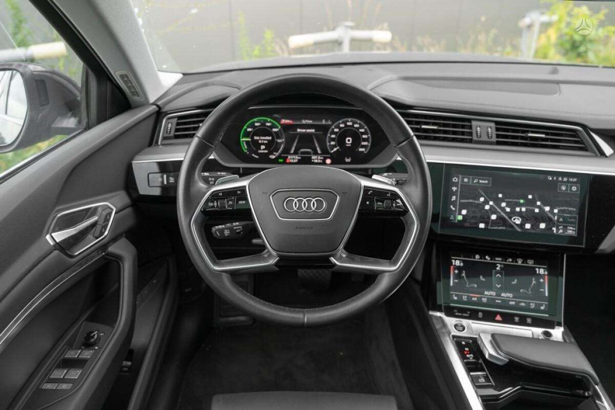 Audi e-tron Sportback, off-road / crossover