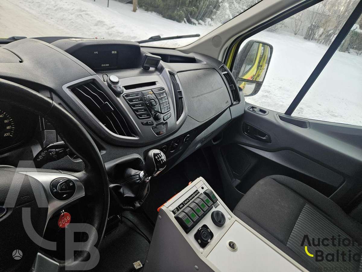 Ford Transit, ambulance cars