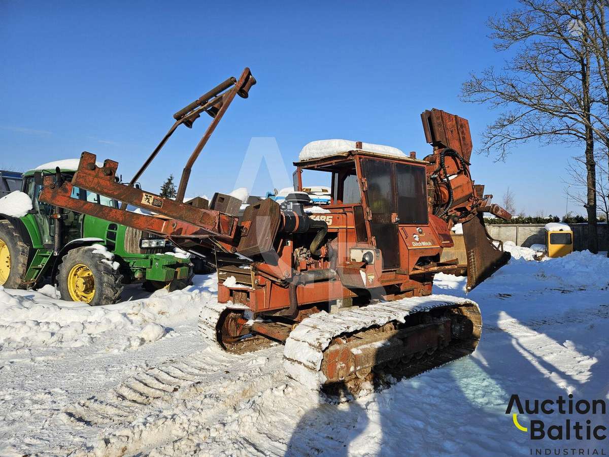 -Kita- Ditch Witch, excavator