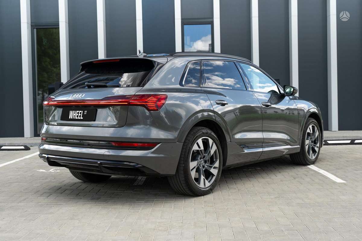 Audi e-tron, 95 kWh, off-road / crossover
