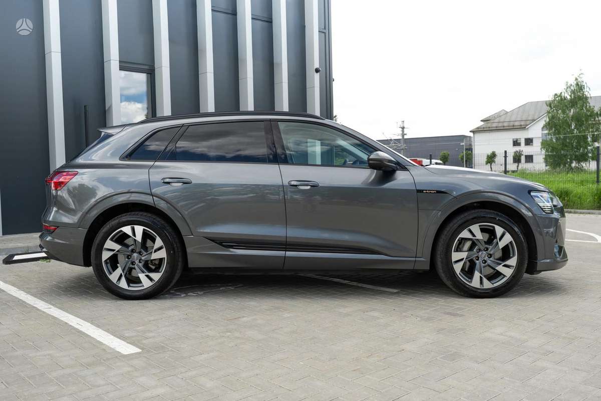 Audi e-tron, 95 kWh, off-road / crossover
