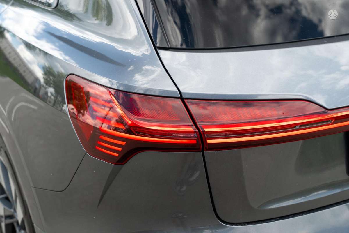 Audi e-tron, 95 kWh, off-road / crossover